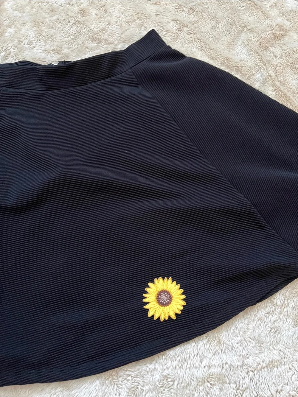DIVIDED H&M Woman's Black Sunflower Patch Midi-Length Skirt Size L